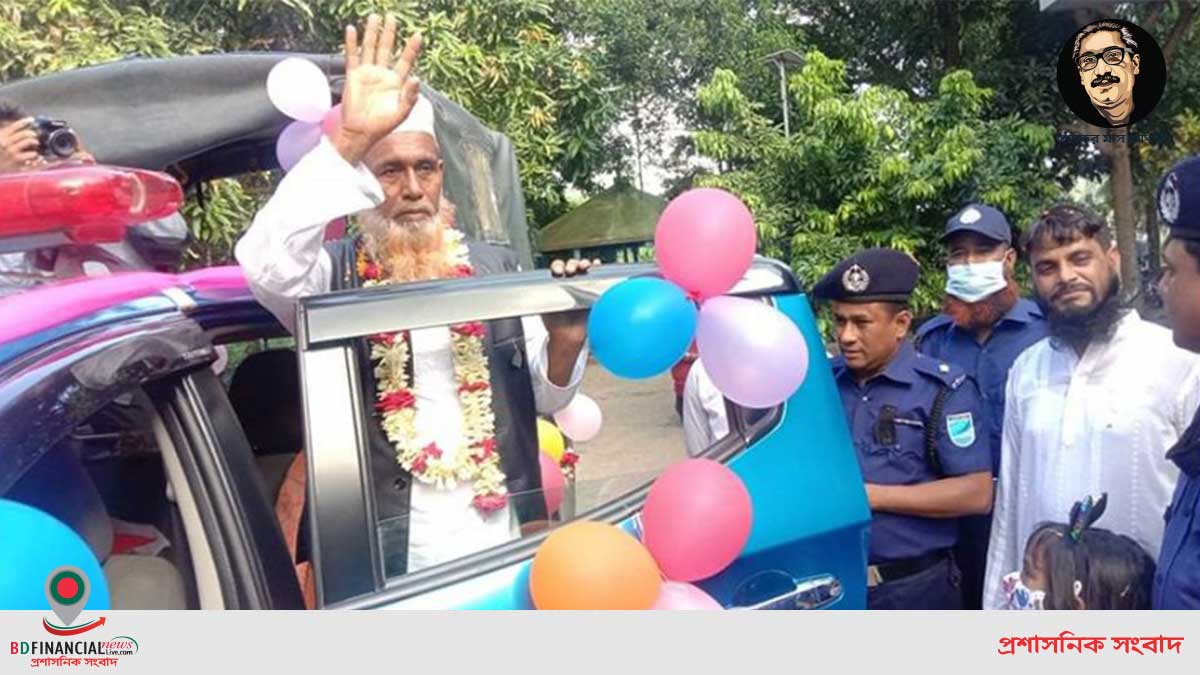 শেষ কর্মদিবসে কনস্টেবল আনছার আলীর রাজকীয় বিদায়