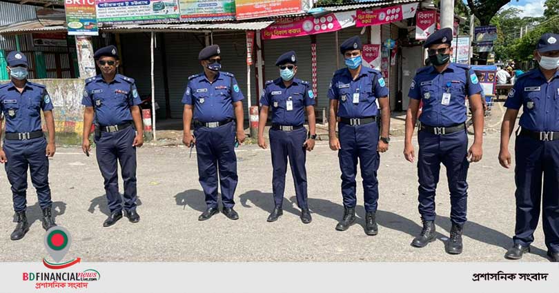 শরীয়তপুরে কোভিড-১৯ এর বিস্তার রোধে কঠোর অবস্থানে জেলা পুলিশ