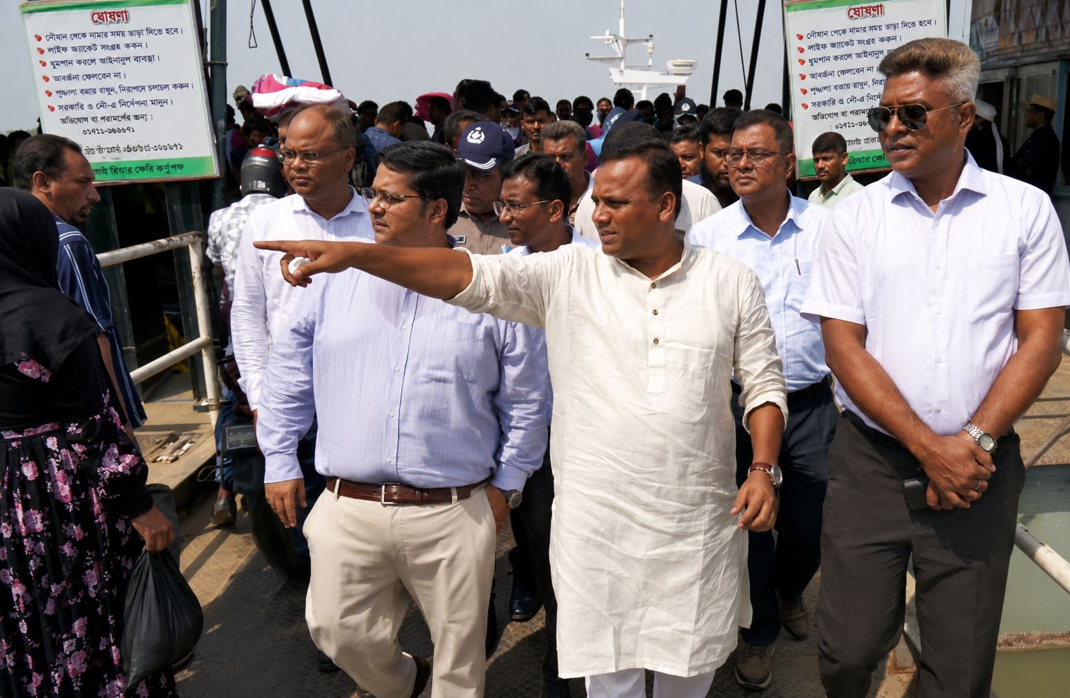 যাত্রীসেবার খোঁজে ইলিশা ঘাটে নৌপ্রতিমন্ত্রী