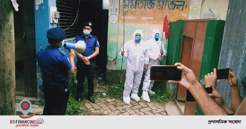 করোনা আক্রান্তদের বাড়ীতে  মুকসুদপুর থানা পুলিশের লাল ফ্লাগ স্থাপন