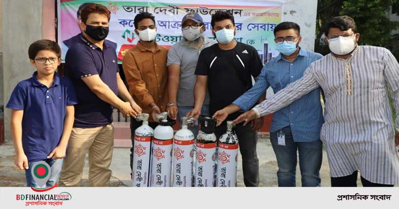 নেটওয়ার্ক চুয়াডাঙ্গাকে ৫ টি অক্সিজেন সিলিন্ডার তুলে দিলেন মানবিক পুলিশ সুপার জাহিদুল ইসলাম