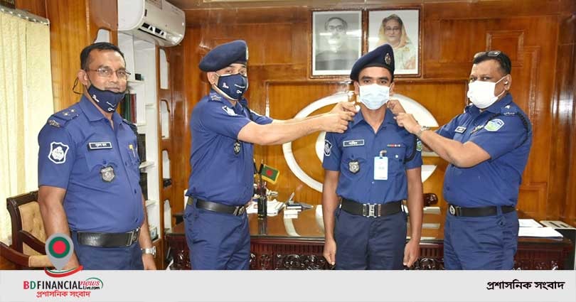 পদোন্নতি প্রাপ্ত ৬ সদস্যকে র‍্যাংকব্যাজ পরালেন শেরপুর পুলিশ সুপার