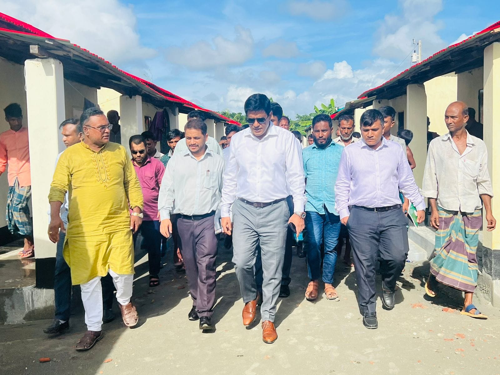 আশ্রয়ন প্রকল্পের অধীনে একক গৃহ নির্মাণের কাজ পরিদর্শন করেন জেলা প্রশাসক