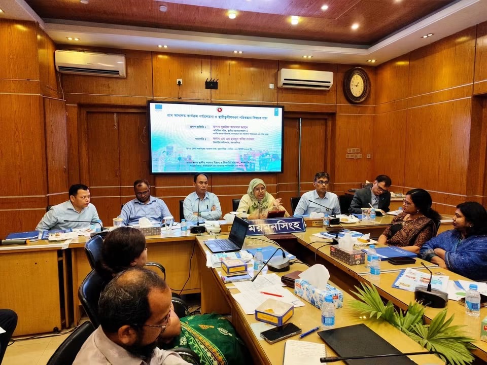 ময়মনসিংহ বিভাগীয় ও জেলা প্রশাসনের সংশ্লিষ্ট কর্মকর্তাদের সাথে গ্রাম আদালত কার্যক্রম পর্যালোচনা ও স্থায়ীত্বশীলকরণ পরিকল্পনা বিষয়ক সভা
