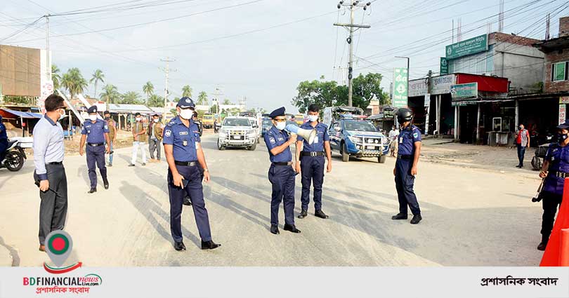 সর্বাত্বক লকডাউন বাস্তয়নে মাঠে কঠোর অবস্থানে কুষ্টিয়া জেলা পুলিশ