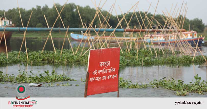 দিন-দুপুরে বালু নদী ভরাট বিআইডব্লিউটিএ’র অভিযান, প্রাণ-আরএফএলের বিরুদ্ধে মামলা