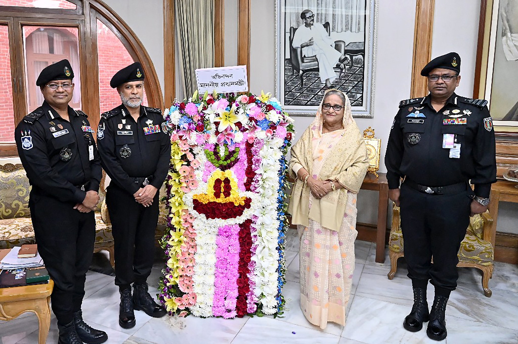 প্রধানমন্ত্রী শেখ হাসিনাকে র‌্যাব ফোর্সেস এর পক্ষ থেকে শুভেচ্ছা