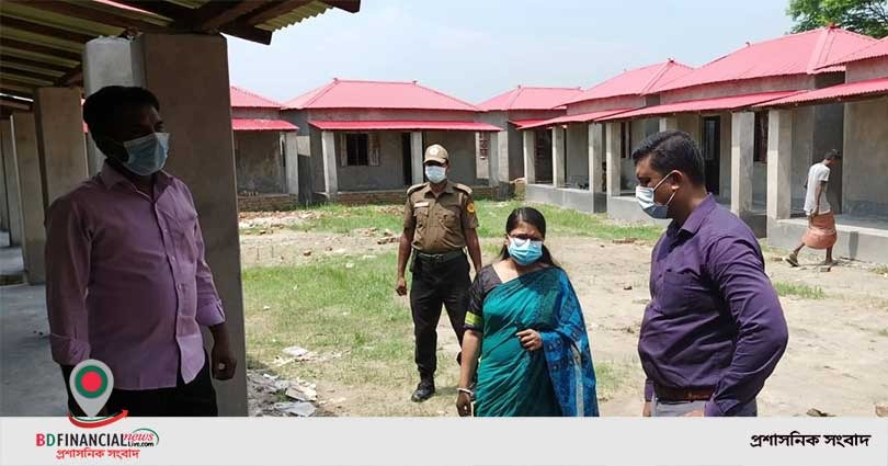 রাজবাড়ীতে ভূমিহীনদের জন্য নির্মিত ঘর পরিদর্শন করেন অতিরিক্ত জেলা প্রশাসক