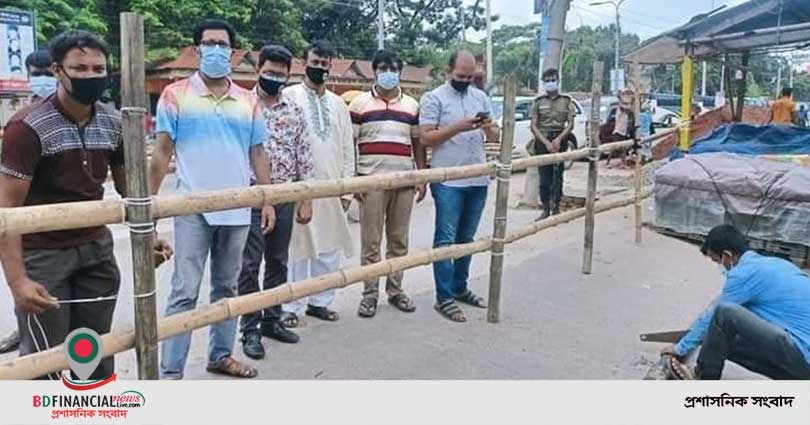 লকডাউন  কার্যকর করতে মাদারীপুর শহরে ব্যারিকেড