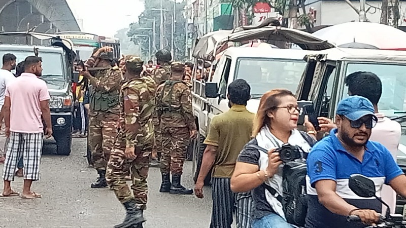 সেনাবাহিনীর সমঝোতায় পোশাক শ্রমিকদের রাস্তা অবরোধ প্রত্যাহার