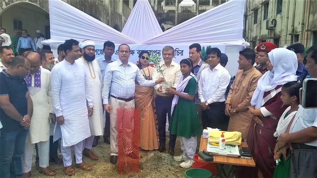 ব্রাহ্মণবাড়িয়ায় একলাখ গাছের চারা বিতরণ
