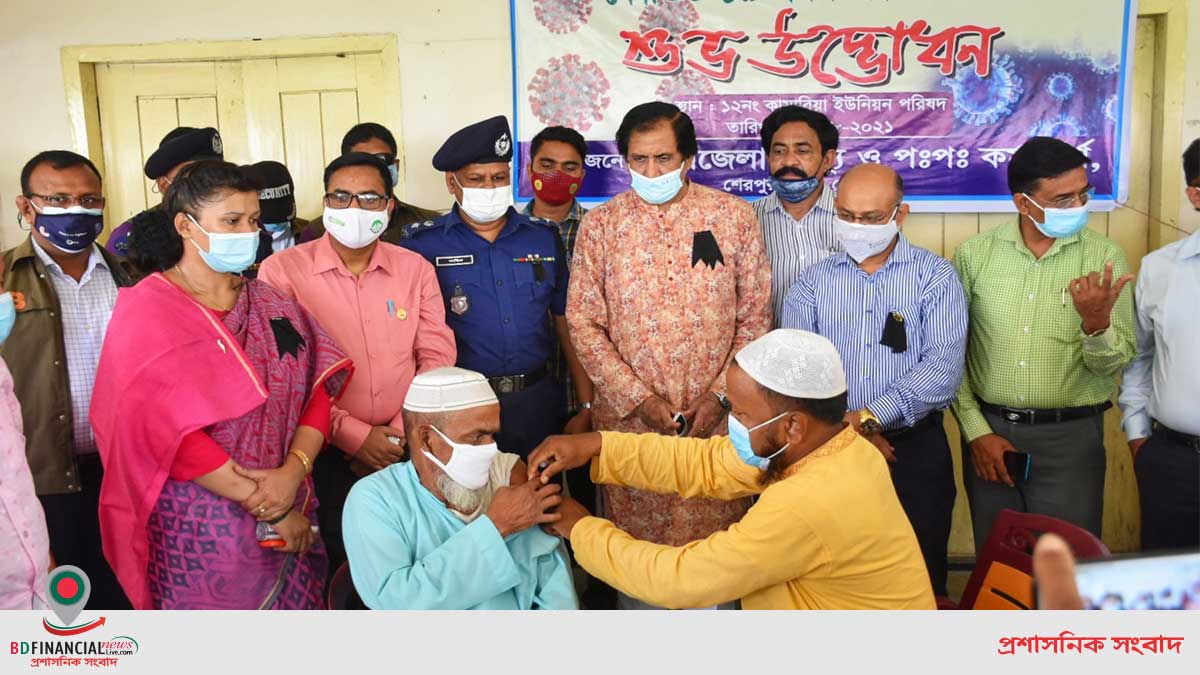 শেরপুর জেলায় কোভিড-১৯ প্রতিরোধে গণটিকাদান কার্যক্রমের শুভ উদ্বোধন