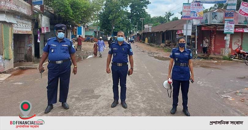 কঠোর বিধি-নিষেধ বাস্তবায়নে বিরামহীন ফেনী জেলা পুলিশ