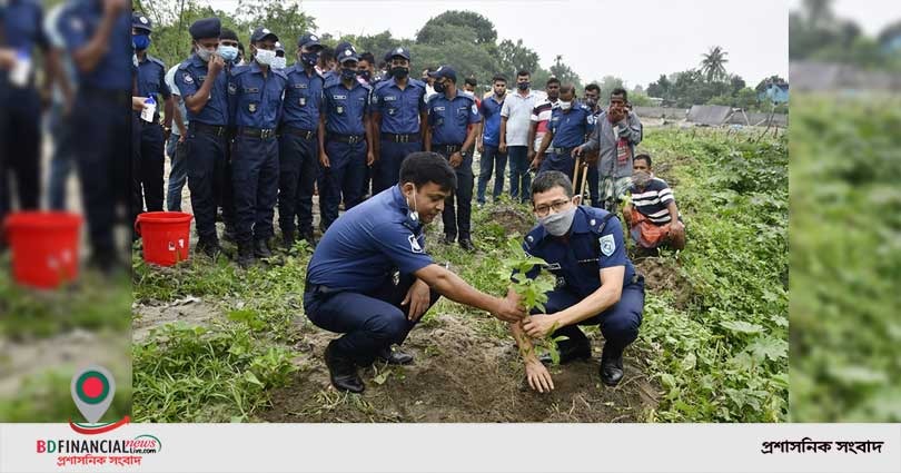 দিনাজপুর পুলিশ সুপারের উদ্যোগে বৃক্ষরোপণ কর্মসূচি
