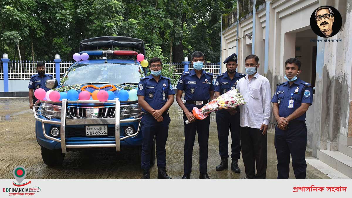 ফরিদপুরে অবসর গ্রহন করা সেকেন্দার আলীকে বিদায়কালে পুলিশ সুপার এর শুভেচ্ছা