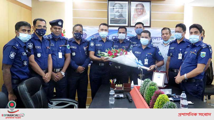 প্রশংসা ও ভালবাসায় বিদায় নিলেন সহকারী পুলিশসুপার