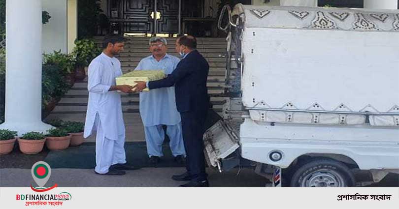 পাকিস্তানের প্রধানমন্ত্রীকে শেখ হাসিনার আম উপহার