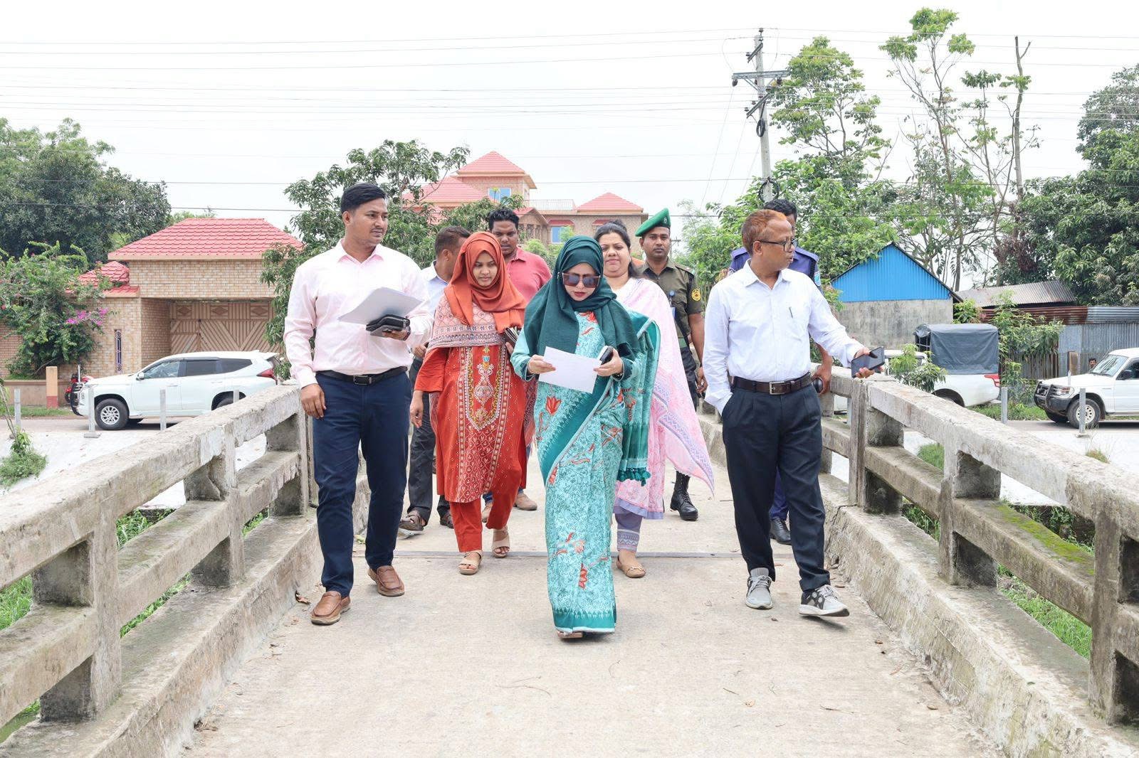 মুন্সীগঞ্জের জেলা প্রশাসক খাল খনন/পুনঃখনন কার্যক্রম পরিদর্শন