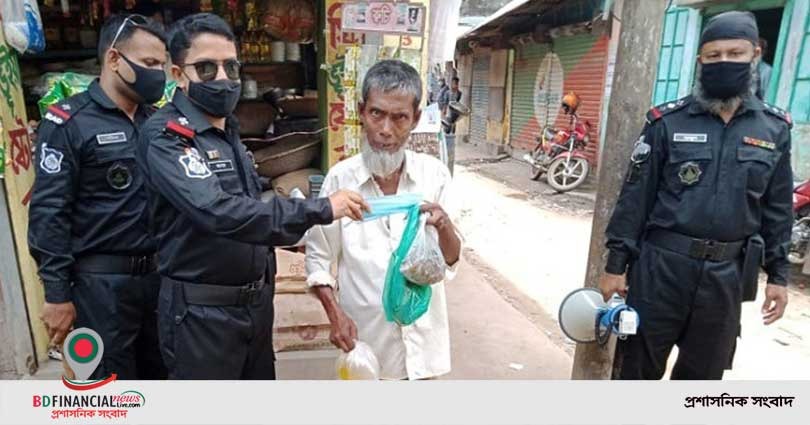 র‌্যাব বিধিনিষেধ বাস্তবায়নের পাশাপাশি খাদ্য সহায়তাও দিচ্ছে