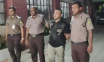 জেনেভা ক্যাম্পের শীর্ষ মাদক কারবারি ‘পিচ্চি রাজা’ বিমানবন্দরে গ্রেপ্তার