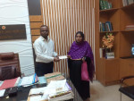জেলা প্রশাসক ময়মনসিংহের পক্ষ থেকে অসহায় পরিবারের মাঝে চেক হস্তান্তর